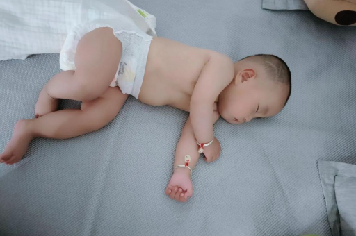 代怀生子好找吗宝宝36度是不是冷了